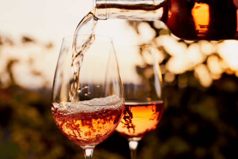 Profitez d'une expérience de bien-être avec d'élégance dans notre spa d'exception, où vous pourrez vous détendre dans une ambiance au naturelle et propice à la relaxation. Ajoutez une touche de raffinement à votre séance en optant pour notre extra exclusif : l'achat d'une bouteille de vin rosé et la cuvée de renommée Côte de Provence.